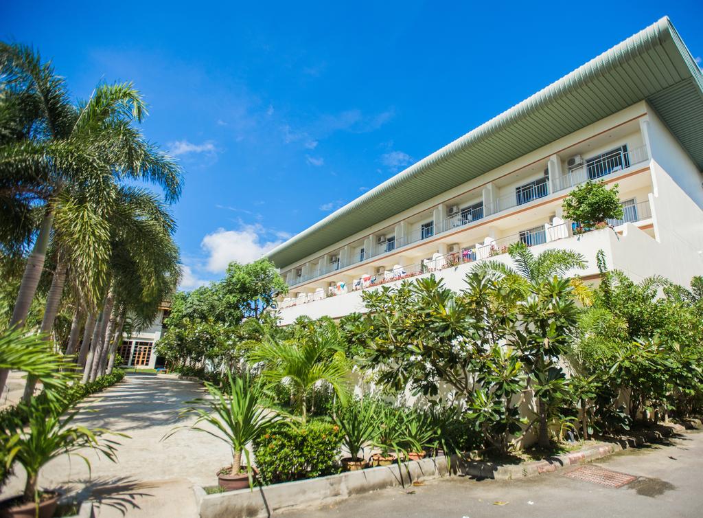 южный Пхукет Chalong Beach Hotel & Spa цены