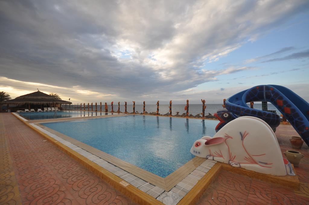 Горящие туры в отель Palmyra Holiday Resort & Spa (ex. Daphne Club Skanes Beach) Сканес