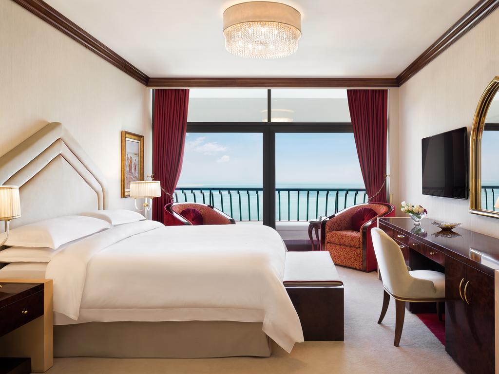 Доха (пляж) Sheraton Grand Doha Resort & Convention Hotel