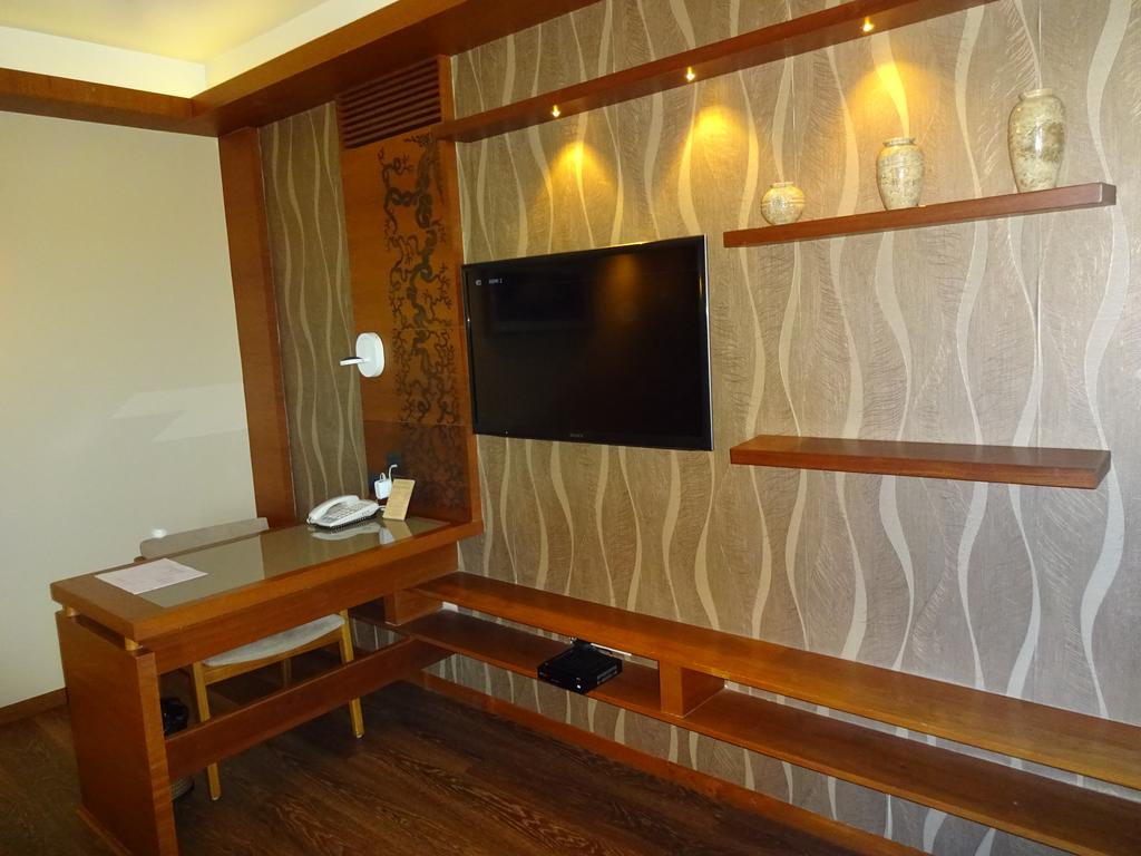 Hotel Cosmopolitan Ahmedabad Индия цены