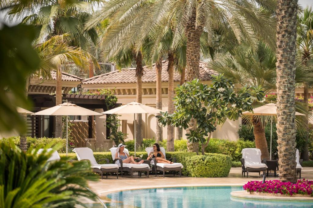 Дубай (пляжные отели) Four Seasons Resort Dubai at Jumeirah Beach цены