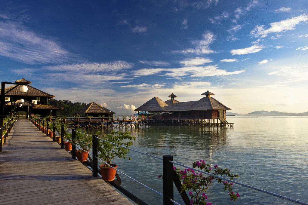 Цены в отеле Gayana Marine Eco Resort