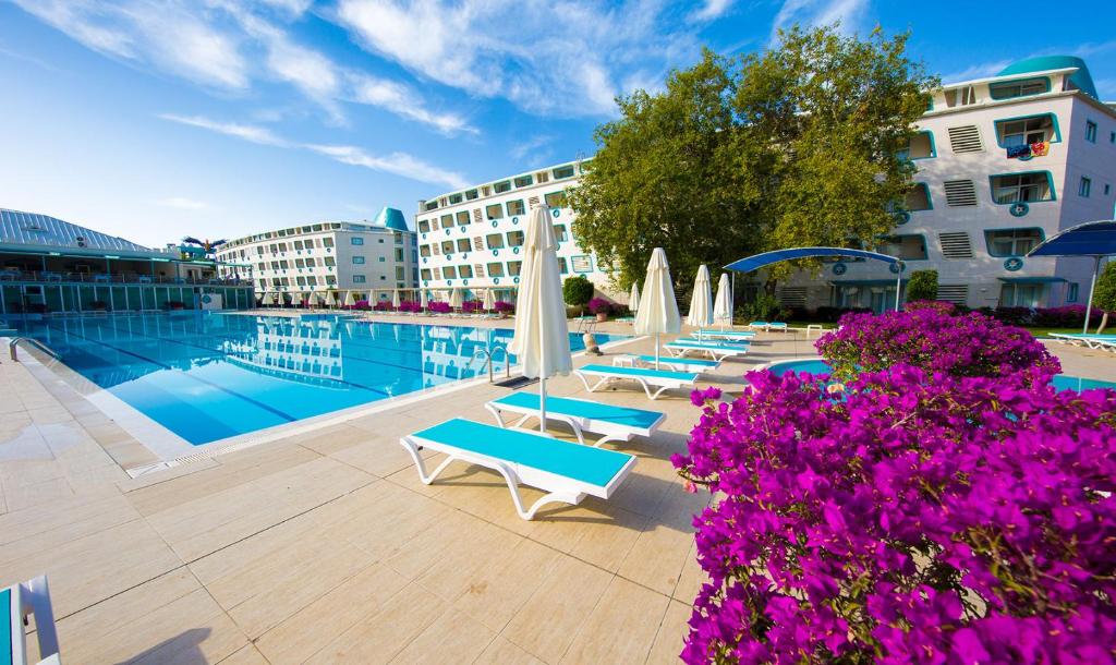 Горящие туры в отель Daima Biz Кемер Турция
