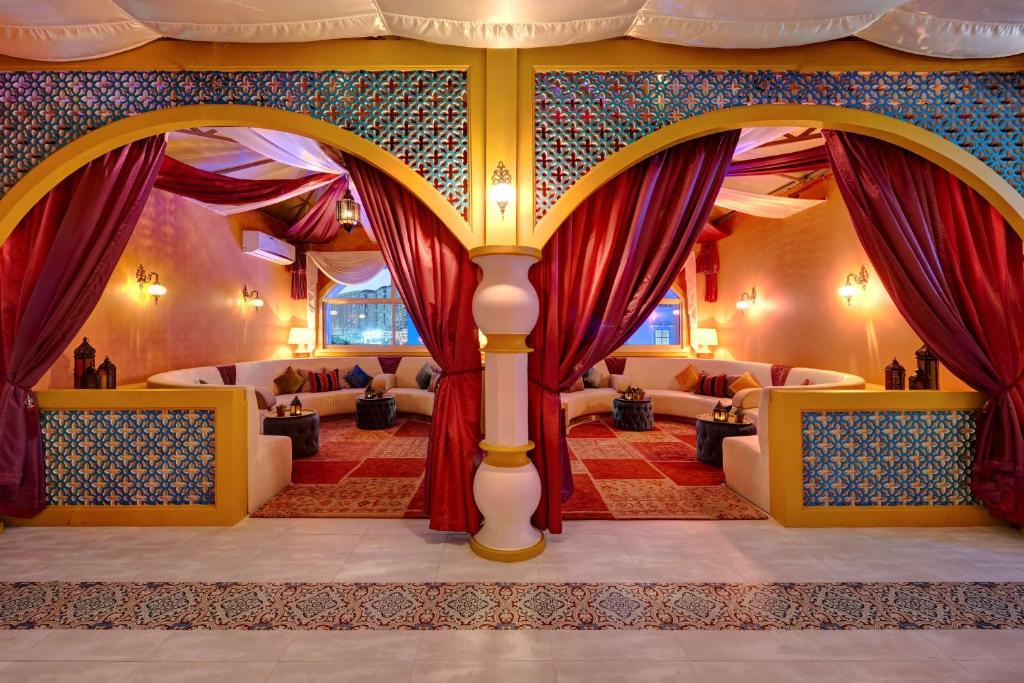 Відпочинок в готелі Radisson Blu Hotel Ajman Аджман