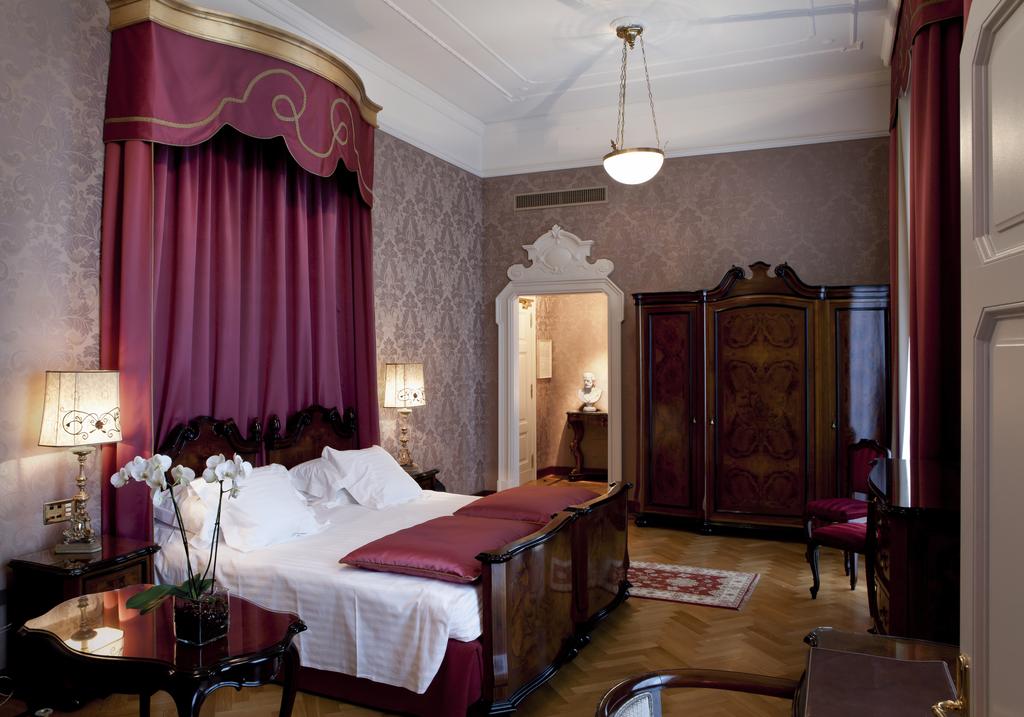 Відпочинок в готелі Grand Hotel Et De Milan