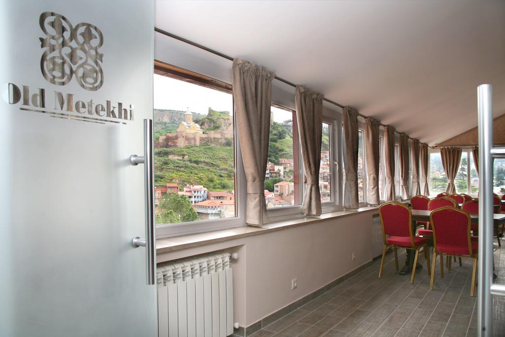 Old Metekhi Hotel, tourists photos
