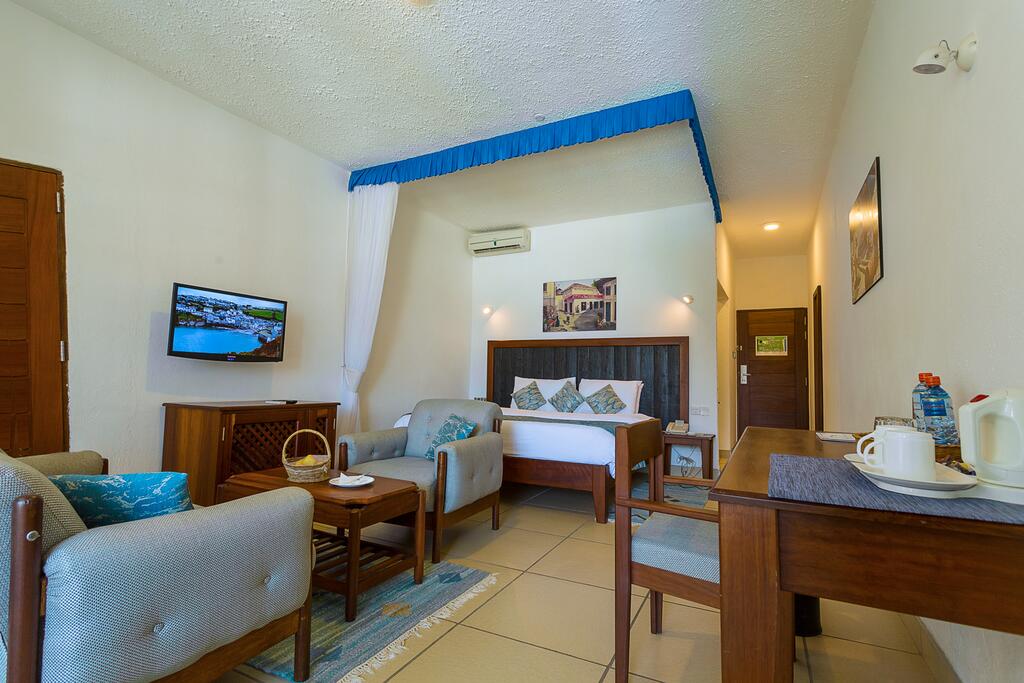 Travellers Beach Hotel & Club, Кения