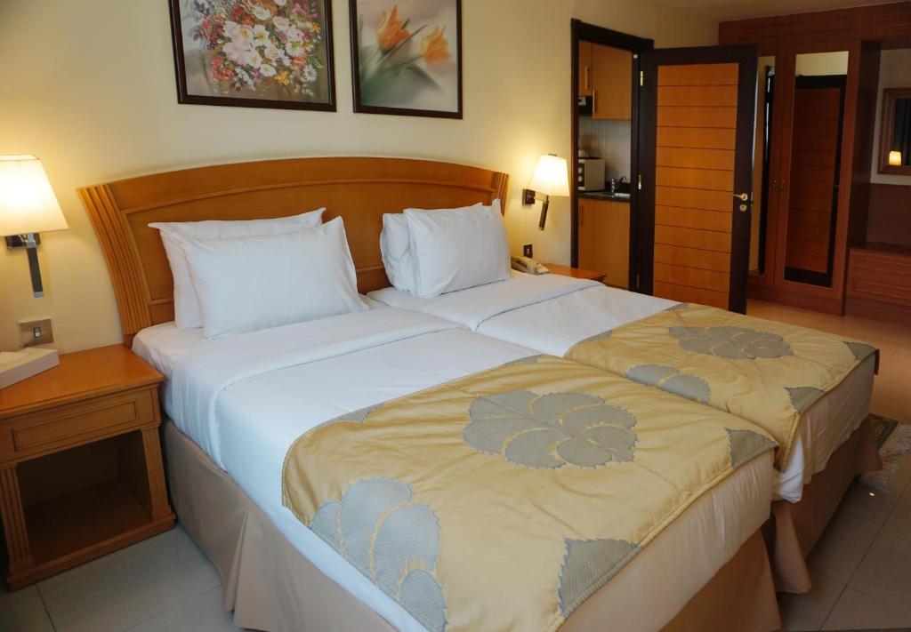 Відпочинок в готелі Golden Tulip Hotel Apartments Шарджа