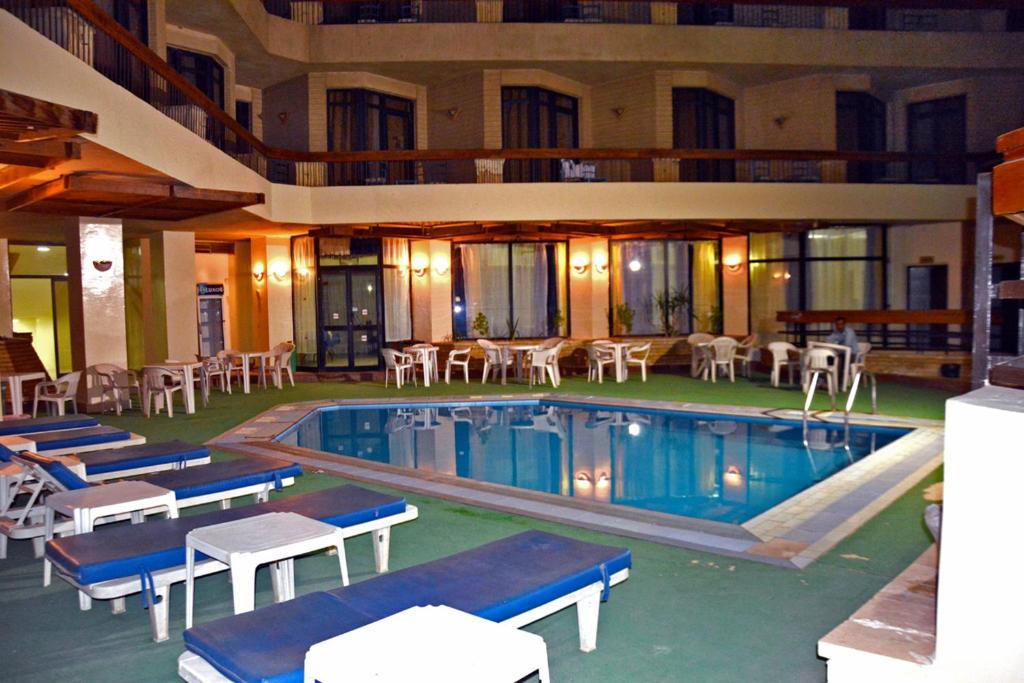 Gaddis Luxor Hotel, Suites and Apartments, фотограції туристів
