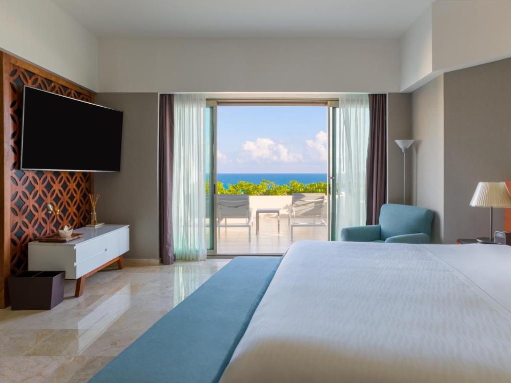 Цены в отеле Live Aqua Beach Resort Cancun