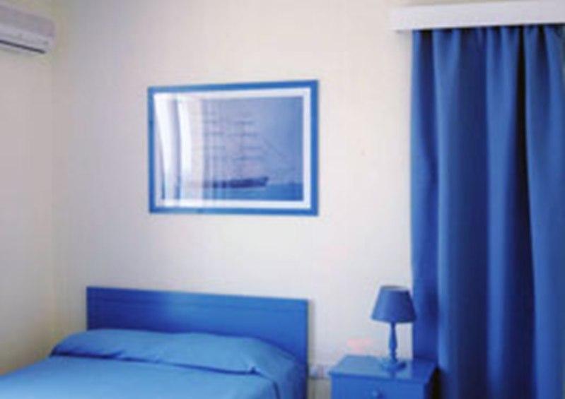 Відпочинок в готелі Paphinia Sea View Apartments