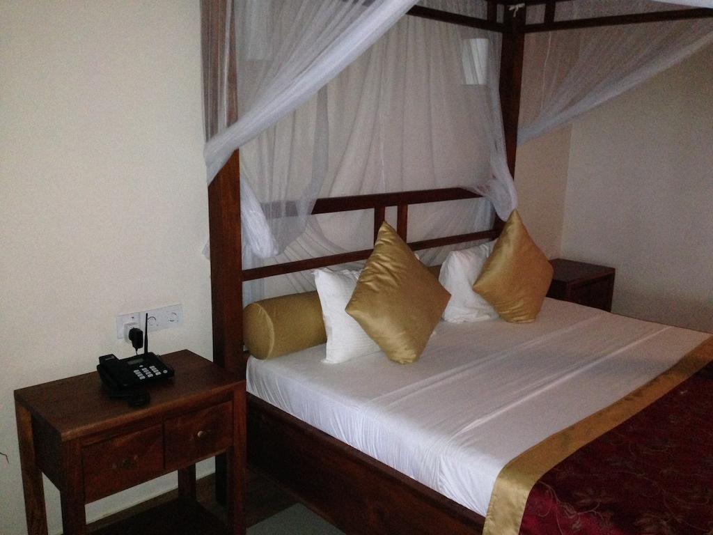 Hot tours in Hotel Warahena Beach Bentota