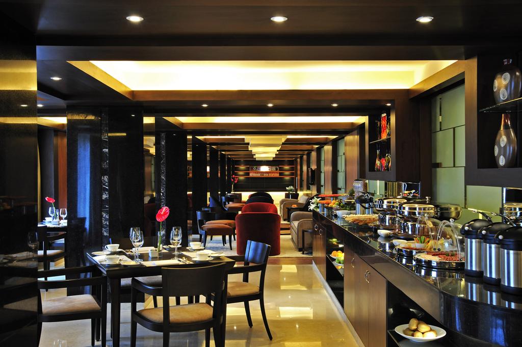 Фото готелю Taj Club House Chennai