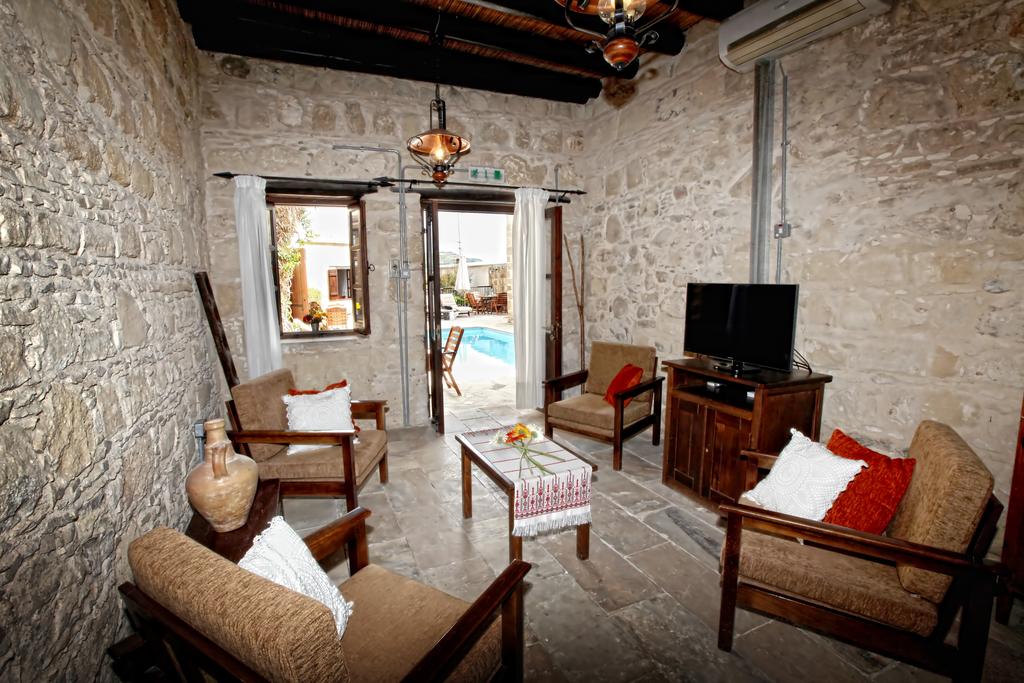 Горящие туры в отель Leonidas Village Houses Пафос