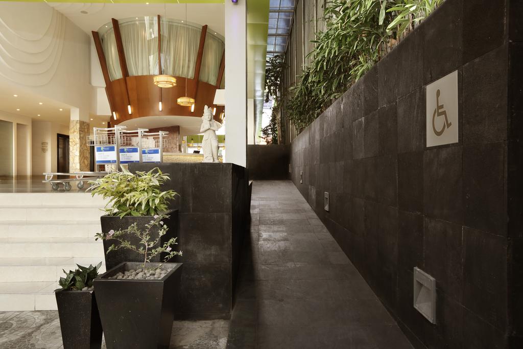 Горящие туры в отель Holiday Inn Express Bali Raya Kuta