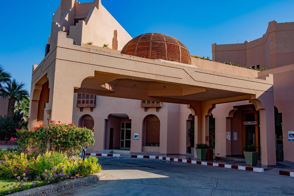 Фото готелю Continental Hotel Hurghada (ex. Movenpick Resort Hurghada)