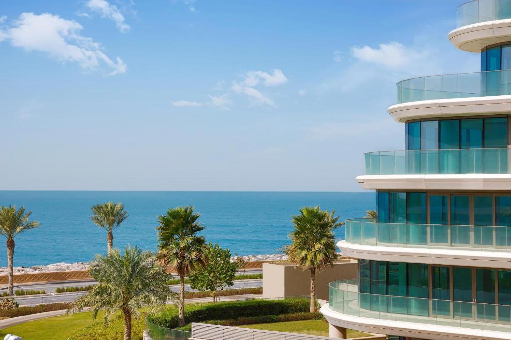 Отдых в отеле W Dubai - The Palm