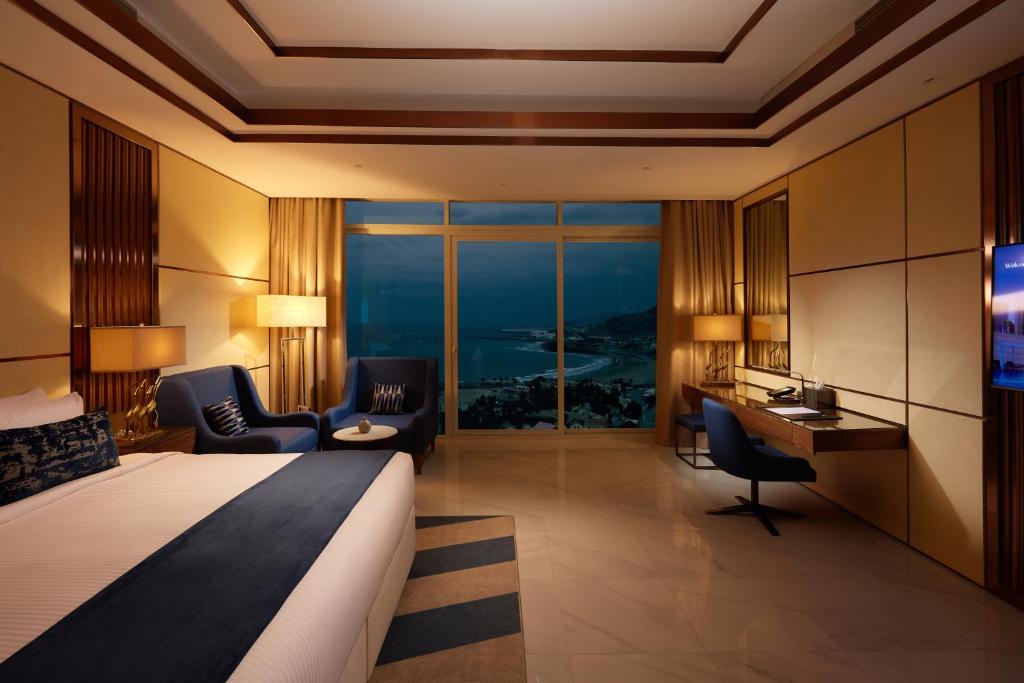 Royal M Al Aqah Beach Hotel and Resort ціна