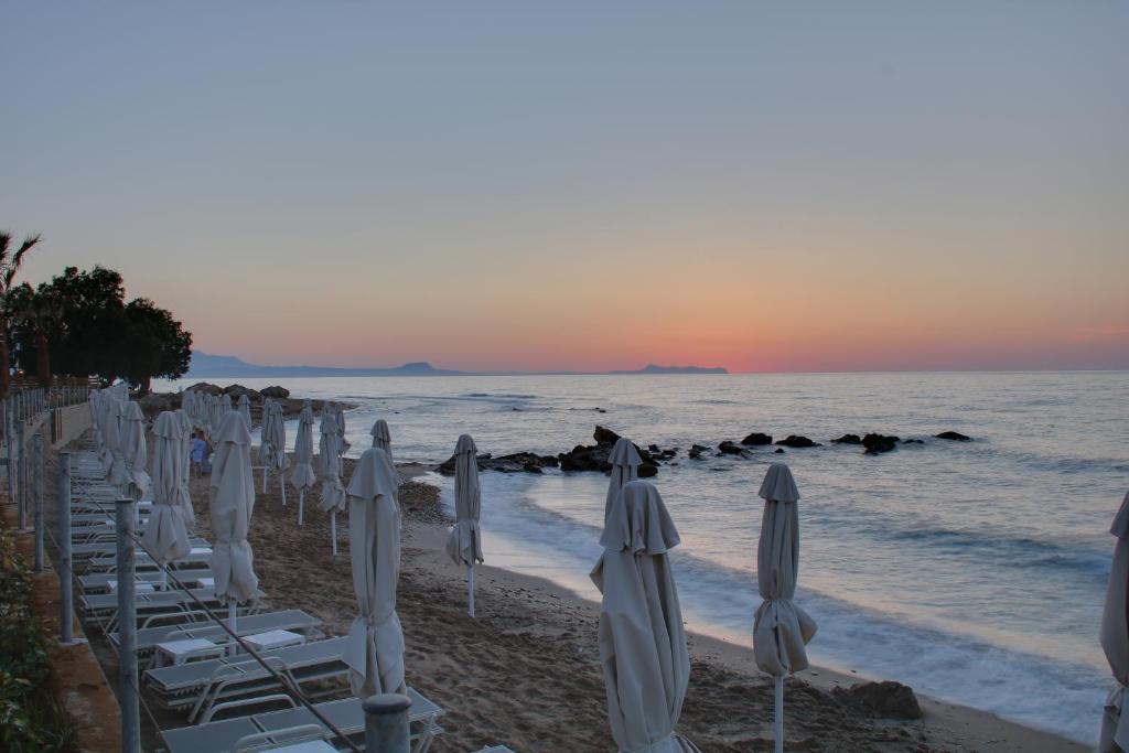 Ціни в готелі Bomo Rethymno Beach