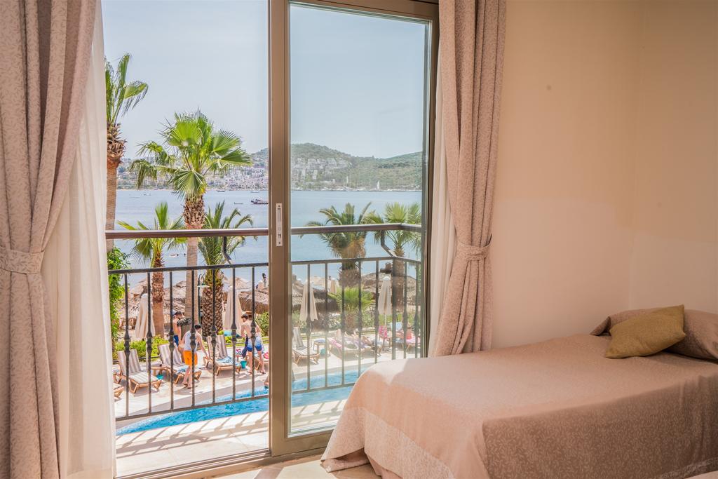 Відпочинок в готелі Costa 3s Beach Hotel Бодрум Туреччина