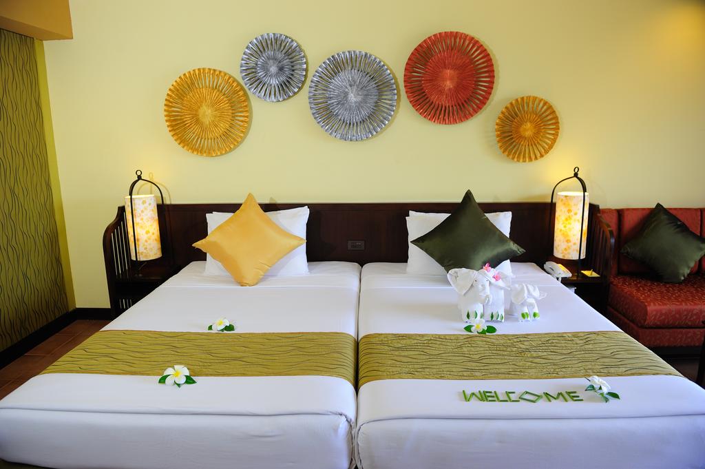 Цены в отеле Andaman Cannacia Resort