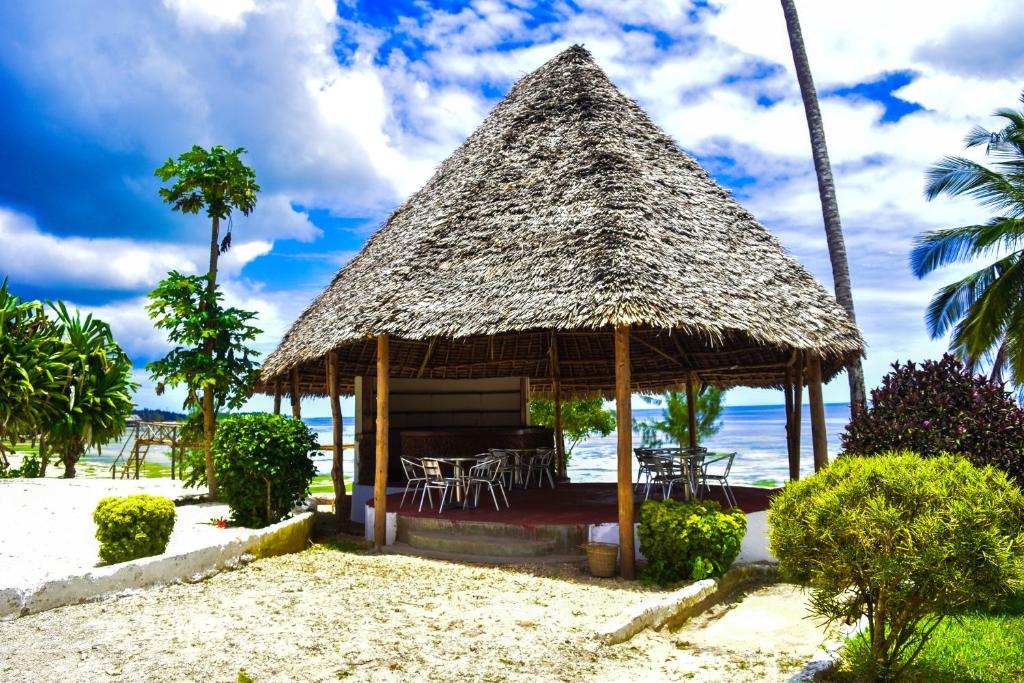 Coconut Tree Village Beach Resort, Уроа