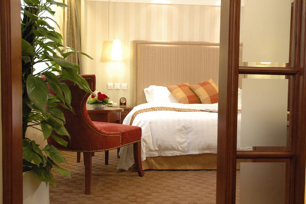 Отдых в отеле Gdh Hotel  (Guangdong Hotel Hong Kong)