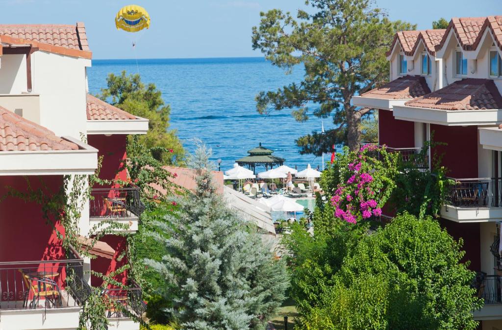Туры в отель Crystal Aura Beach Resort & Spa Кемер Турция
