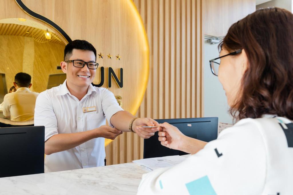 Отзывы про отдых в отеле, Sun Kiss Hotel Nha Trang