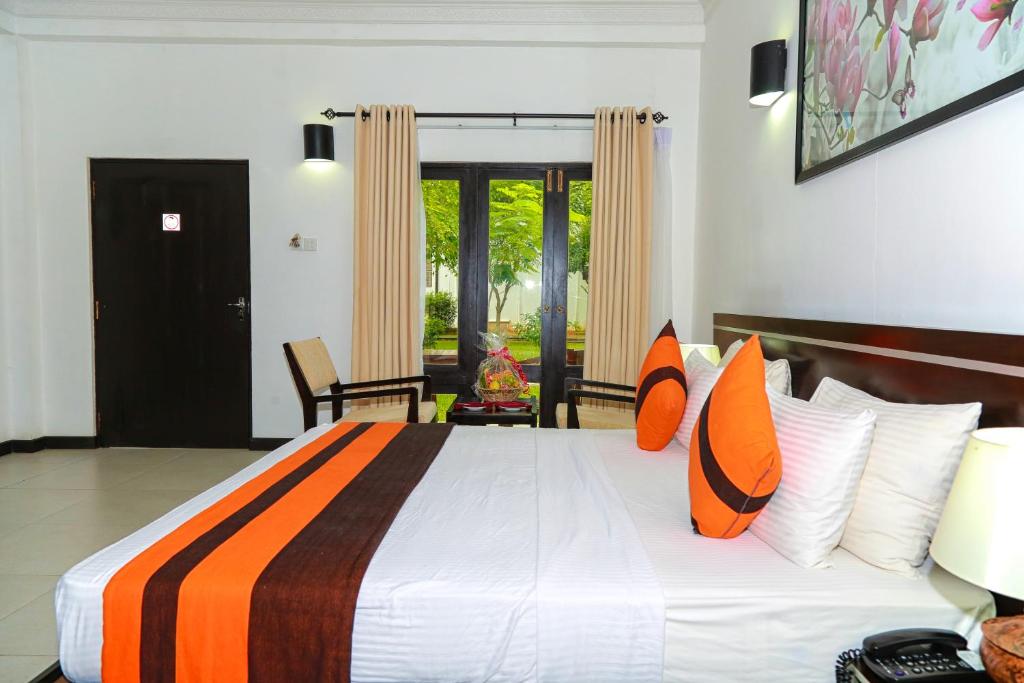 Горящие туры в отель Oak Ray Elephant Lake Сигирия Шри-Ланка