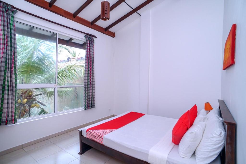 Відпочинок в готелі Moon Beach Villa Хіккадува Шрі-Ланка