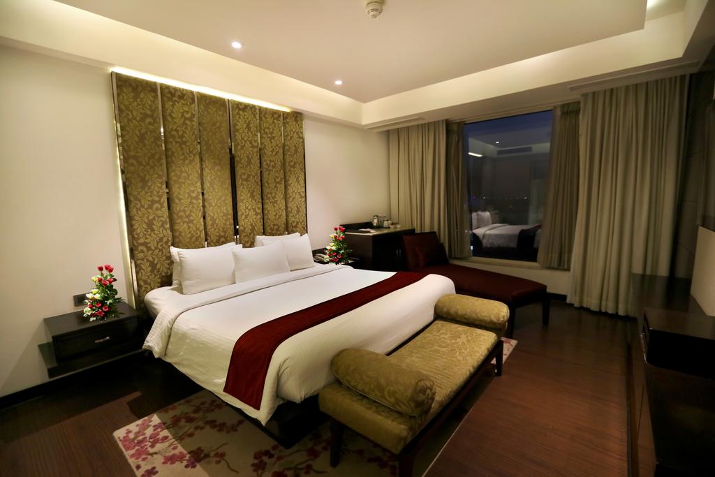 Tours to the hotel Royal Orchid