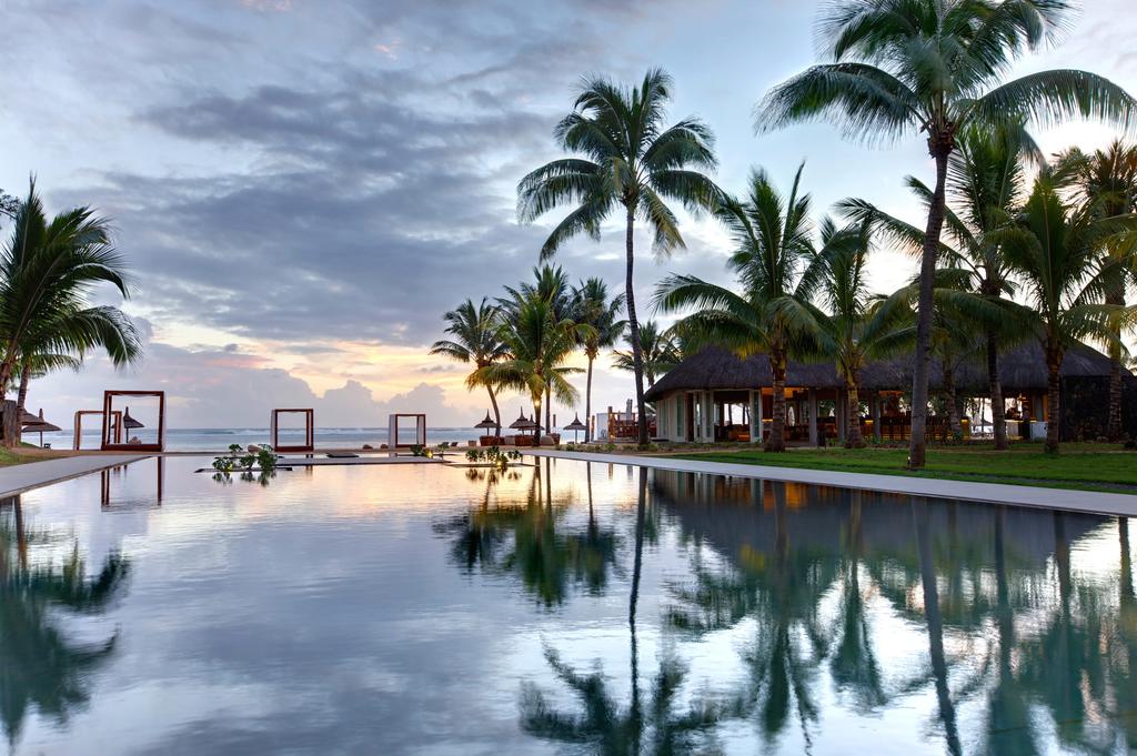 Ціни в готелі Outrigger Mauritius Resort & Spa
