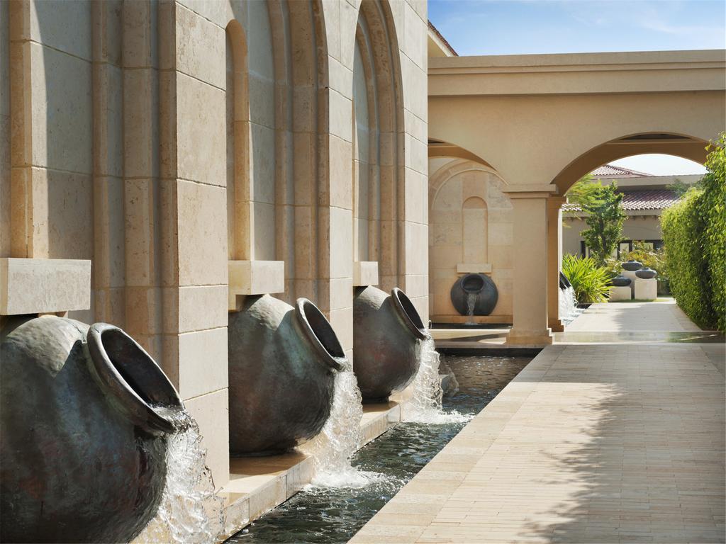 Відгуки про готелі The Royal Begonia A Luxury Collection Resort