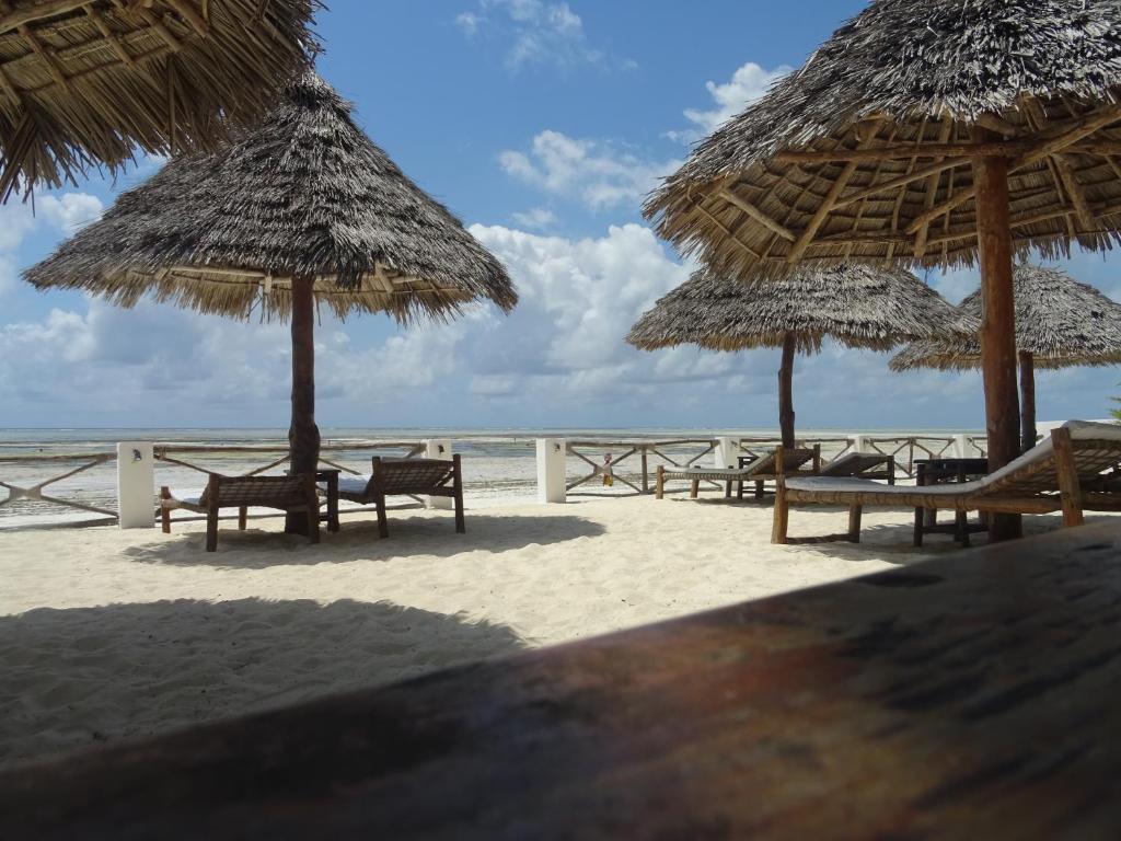 Горящие туры в отель Makuti Beach Bungalows Бведжуу Танзания