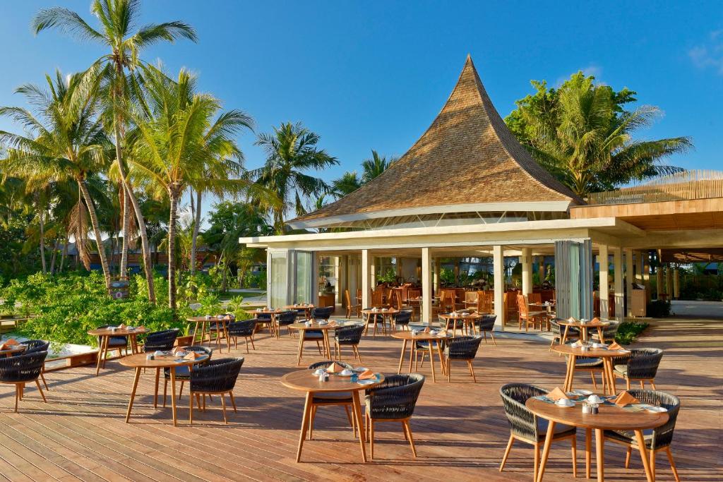 Горящие туры в отель Kuramathi Island Resort Ари & Расду Атоллы Мальдивы