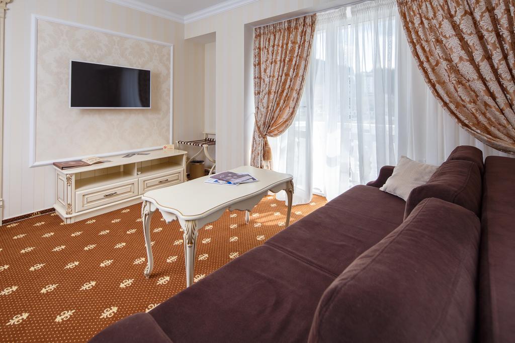 Відпочинок в готелі Chevalier Hotel Буковель Україна