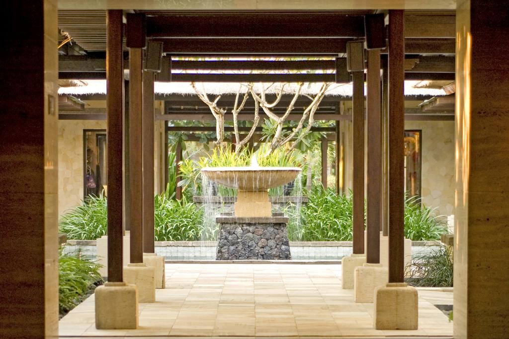 Відпочинок в готелі Conrad Bali Танжунг-Беноа