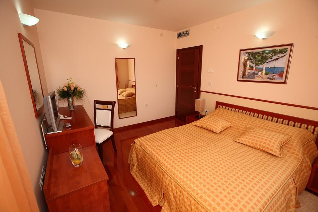Цены в отеле Trogir Palace Hotel