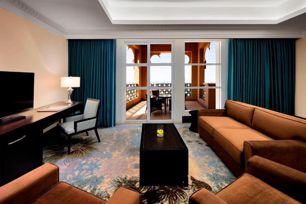 Hotel guest reviews Sheraton Sharjah Beach Resort & Spa