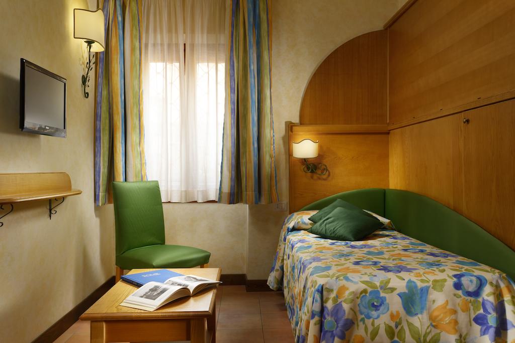 Горящие туры в отель Residence Santa Maria Рим