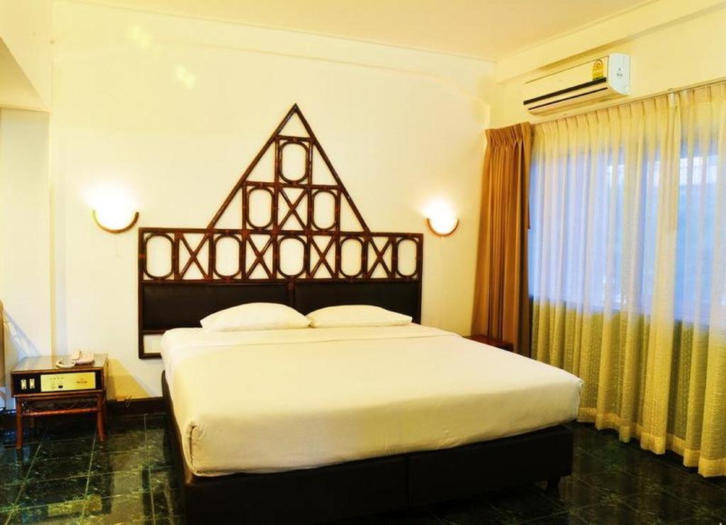 Відпочинок в готелі Basaya Beach Hotel