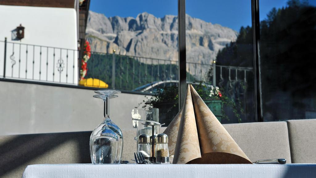 Des Alpes Hotel (Selva Gardena), Кортина-д-Ампеццо, Италия, фотографии туров