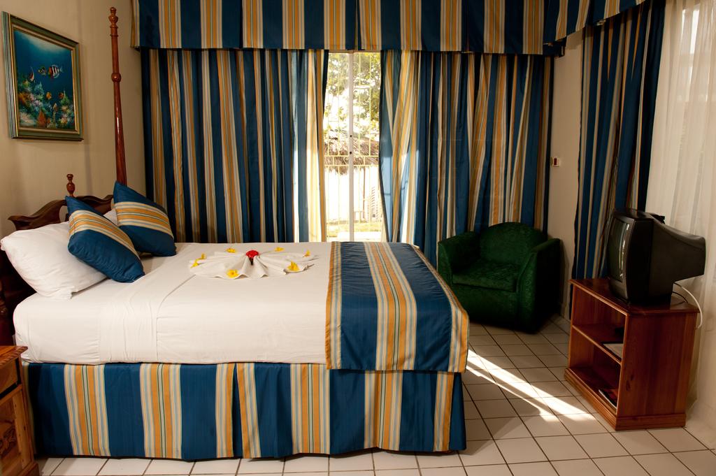 Відпочинок в готелі Foote Prints On The Sands Hotel Негрил Ямайка