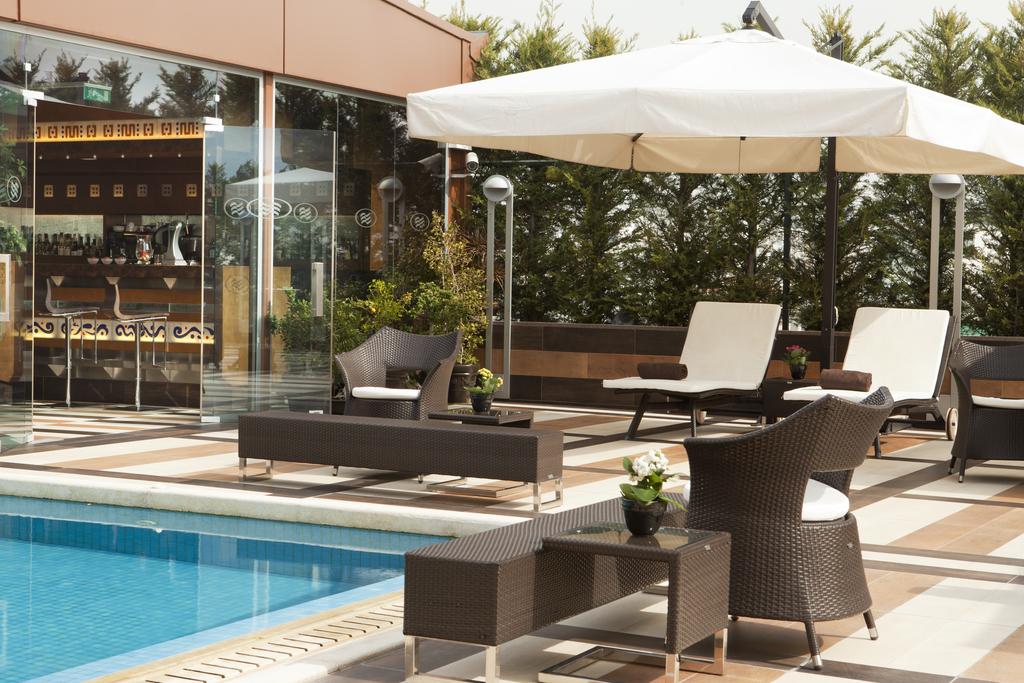 Reviews of tourists Crowne Plaza Athens