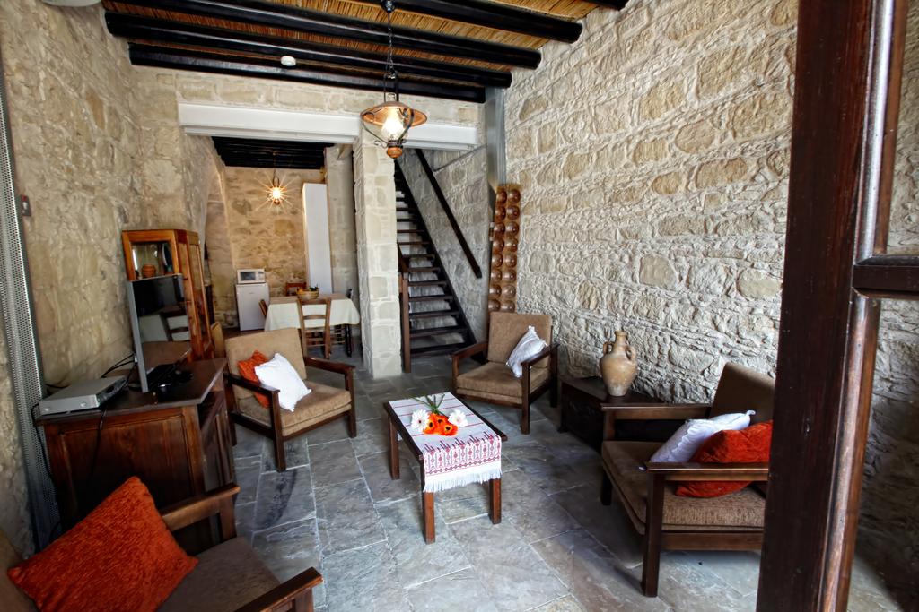 Leonidas Village Houses, Пафос цены