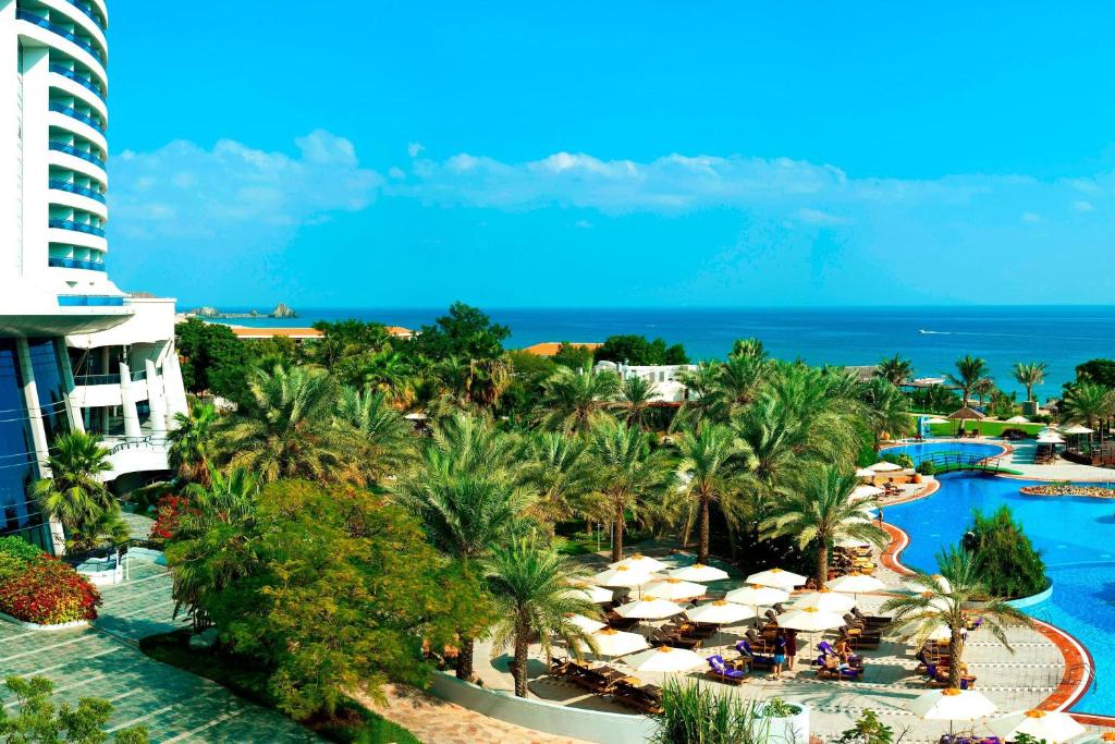 Отель, Le Meridien Al Aqah Beach Resort