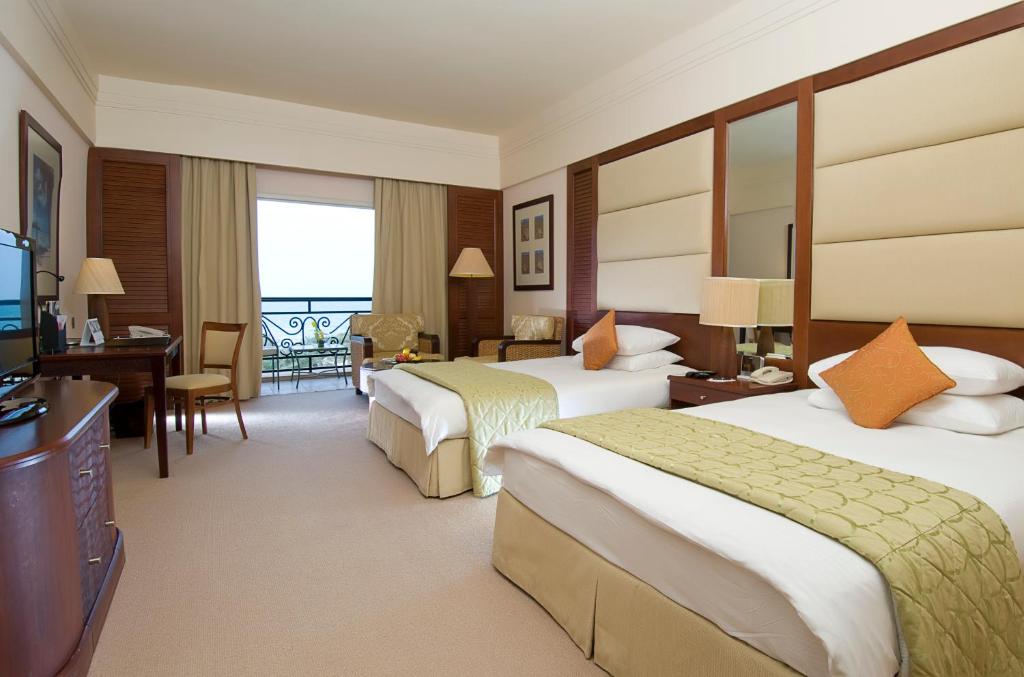 Відпочинок в готелі Danat Jebel Dhanna Resort