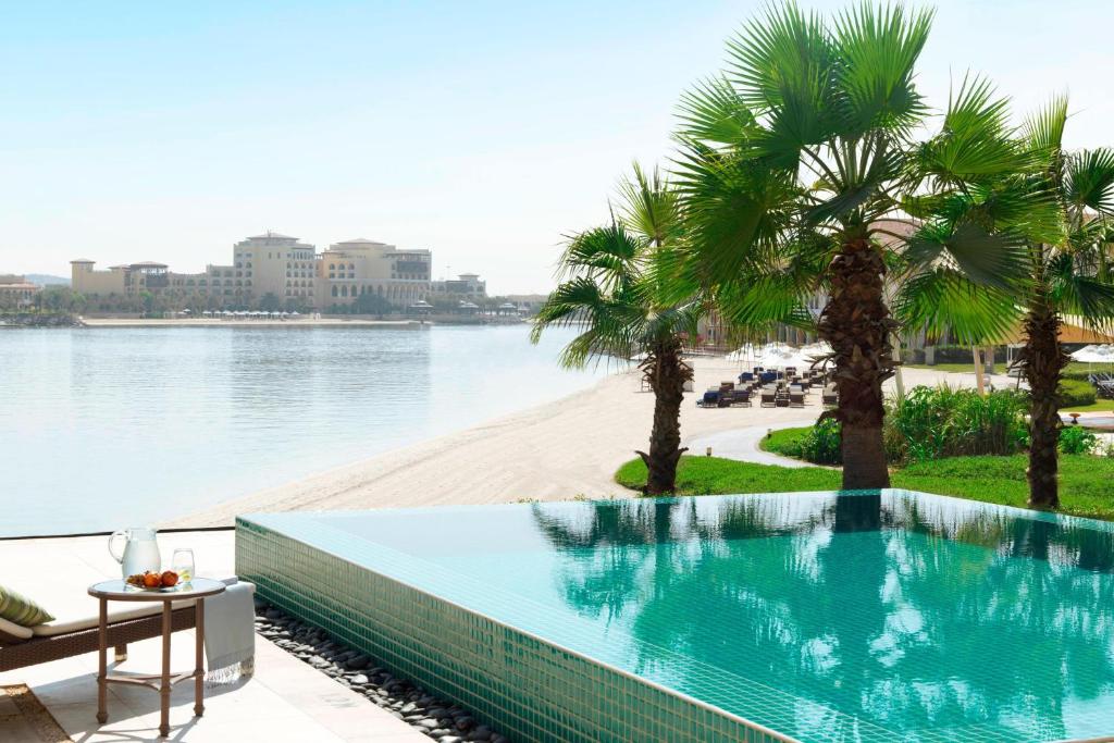 Відгуки гостей готелю The Ritz Carlton Abu Dhabi Grand Canal