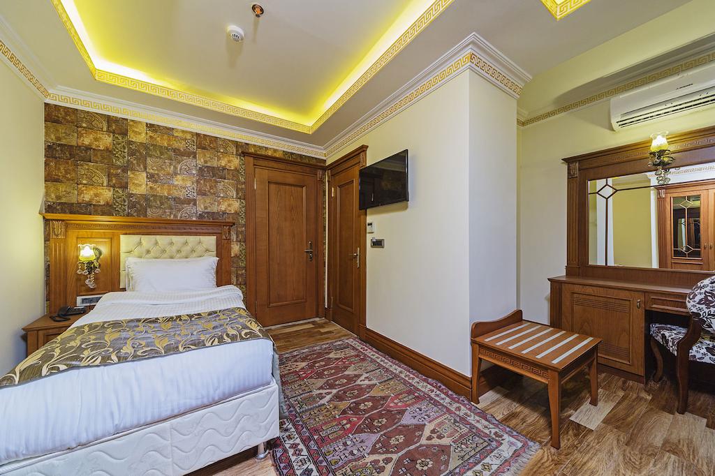Тури в готель Lausos Palace Hotel Стамбул